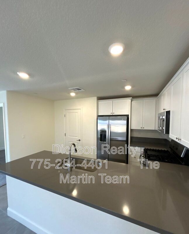 963 Cascade Range Drive property image