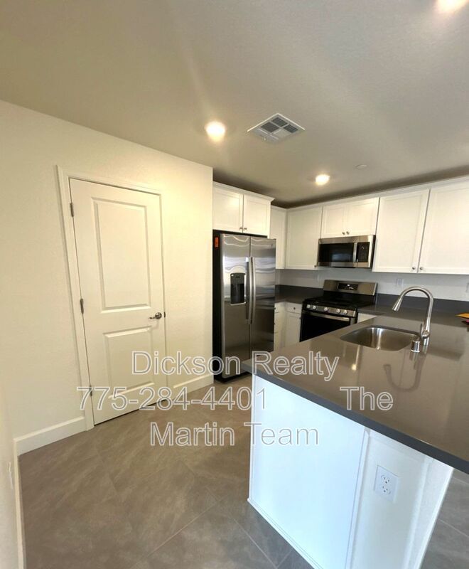 963 Cascade Range Drive property image