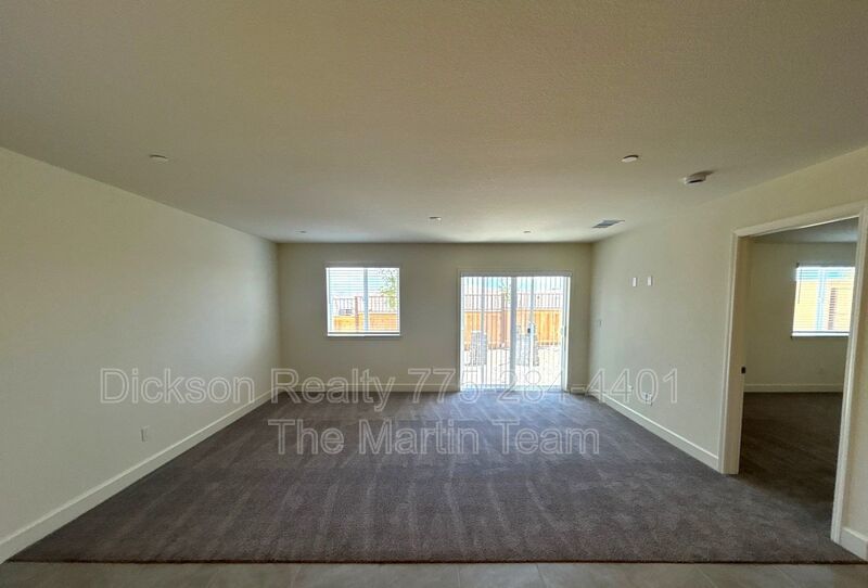 963 Cascade Range Drive property image