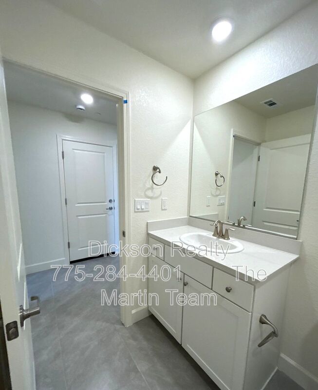 963 Cascade Range Drive property image