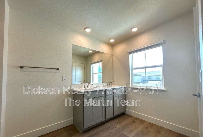 1998 Silicone Drive property image