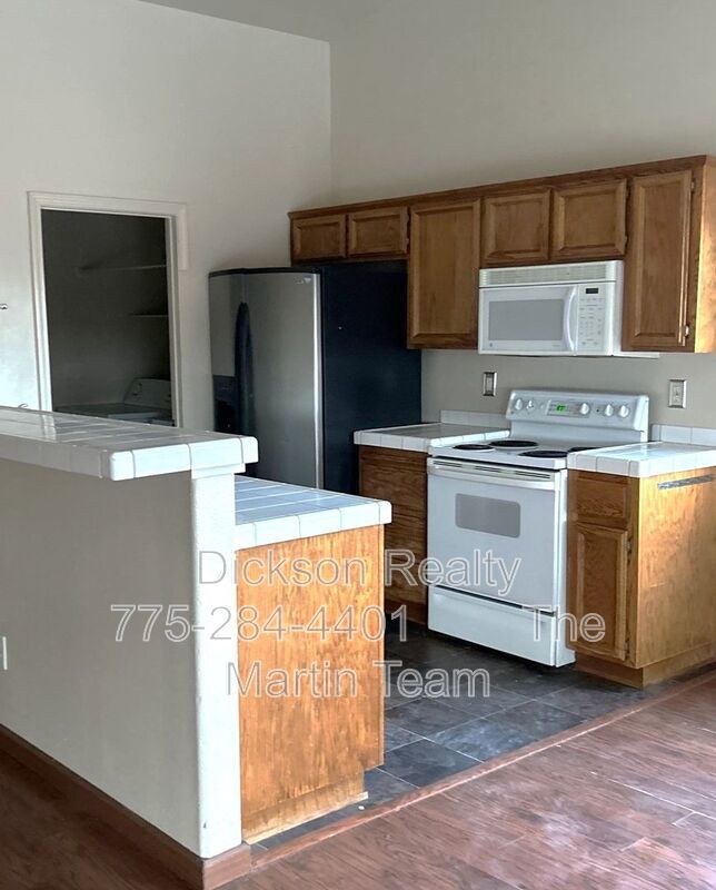 250 Emigrant property image