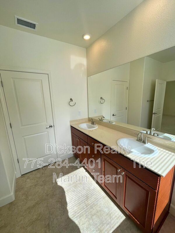 7255 Rutherford property image