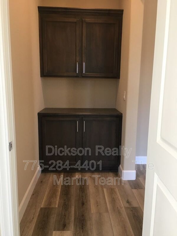 306 Commodore Dr property image