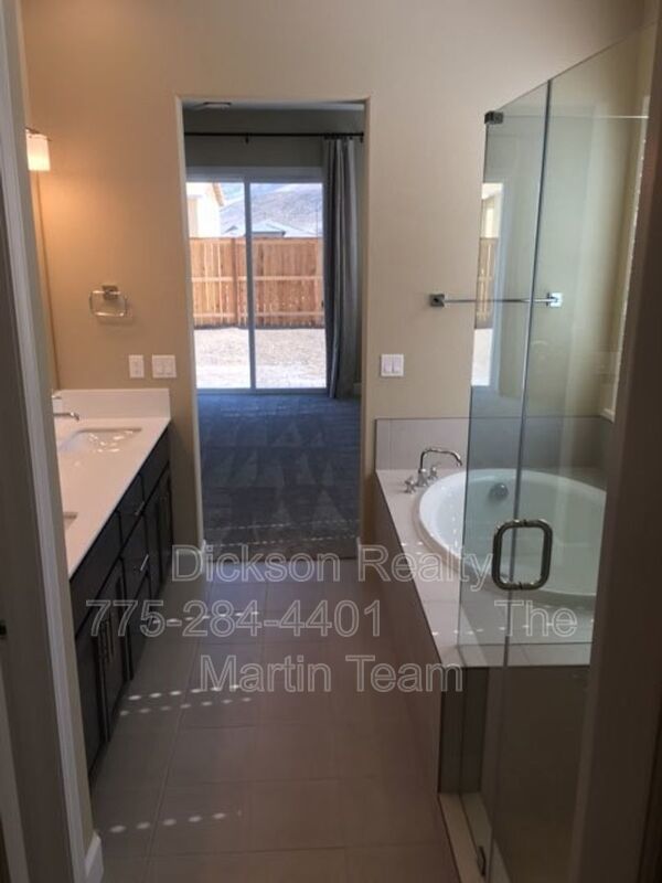 306 Commodore Dr property image