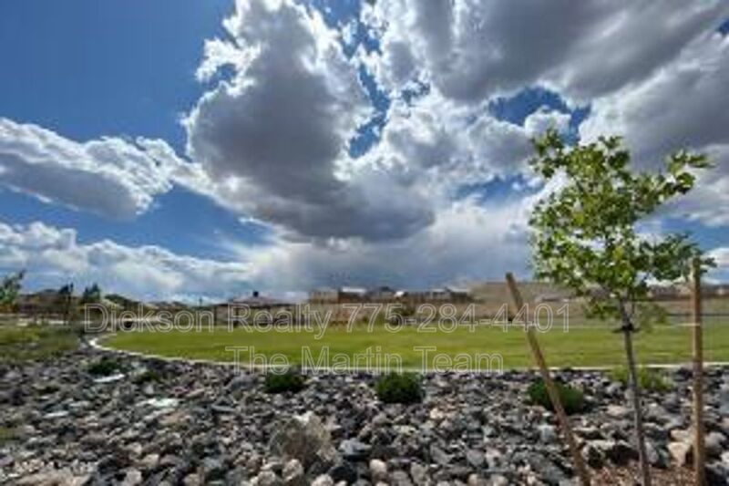 963 Cascade Range Drive property image