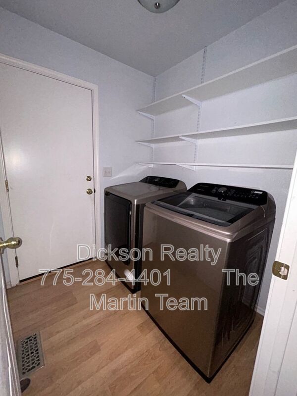 559 Nader Wy property image