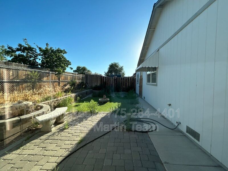 559 Nader Wy property image