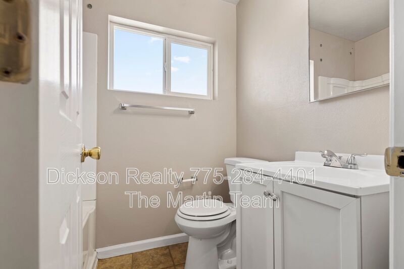 695 Denslowe Dr Unit B property image