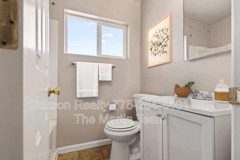 695 Denslowe Dr Unit B property image