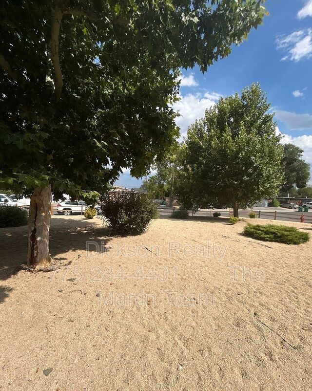 695 Denslowe Dr Unit B property image